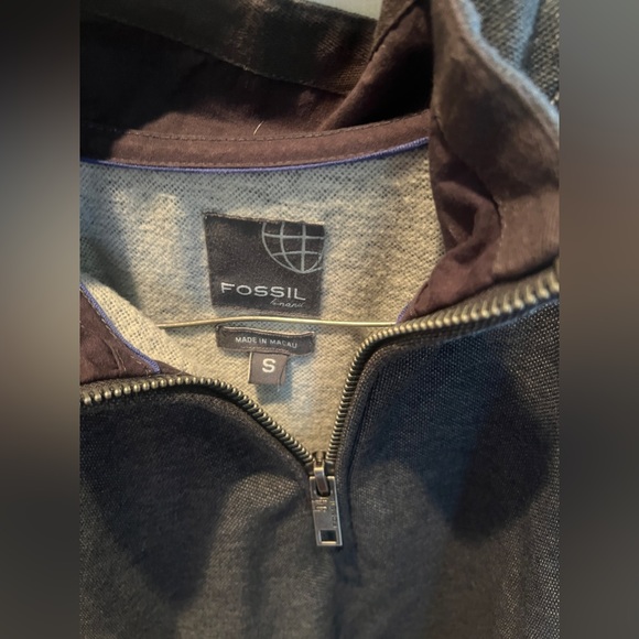 Fossil men’s 1/4 zip pullover size small. Great condition! - Picture 2 of 4